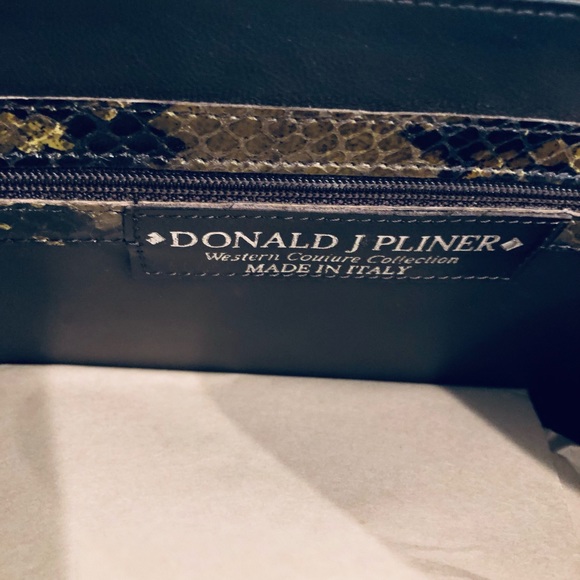 Donald Pliner Snake print leather handbag great Pre owned condition - Picture 2 of 3